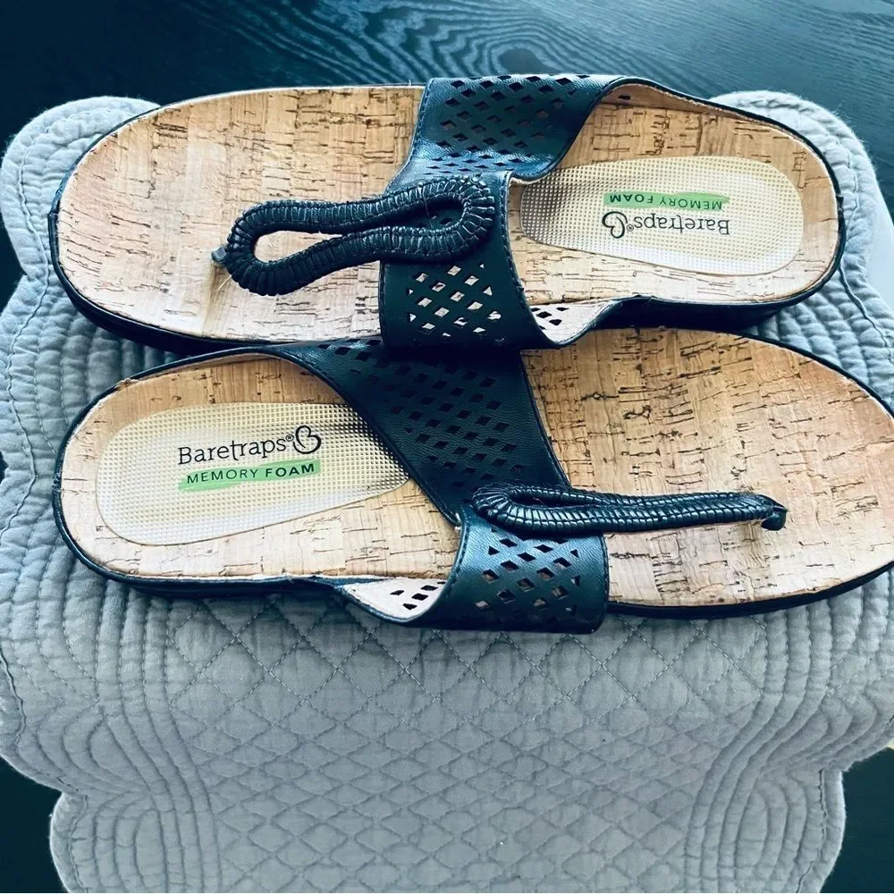 BareTraps Black Leather Flip Flop Sandals Memory Foam Cork Insole Size 9 EUC